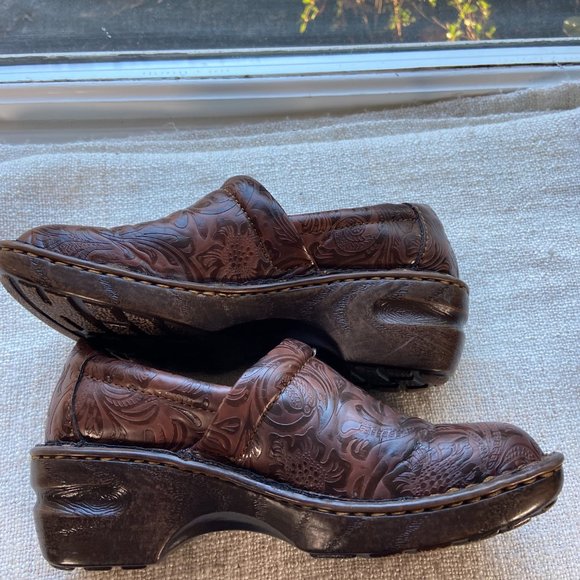 BOC Embossed Clogs Peggy Shoes Brown Vegan Leather C45789 Slip On Women's S7.5 - Picture 2 of 7